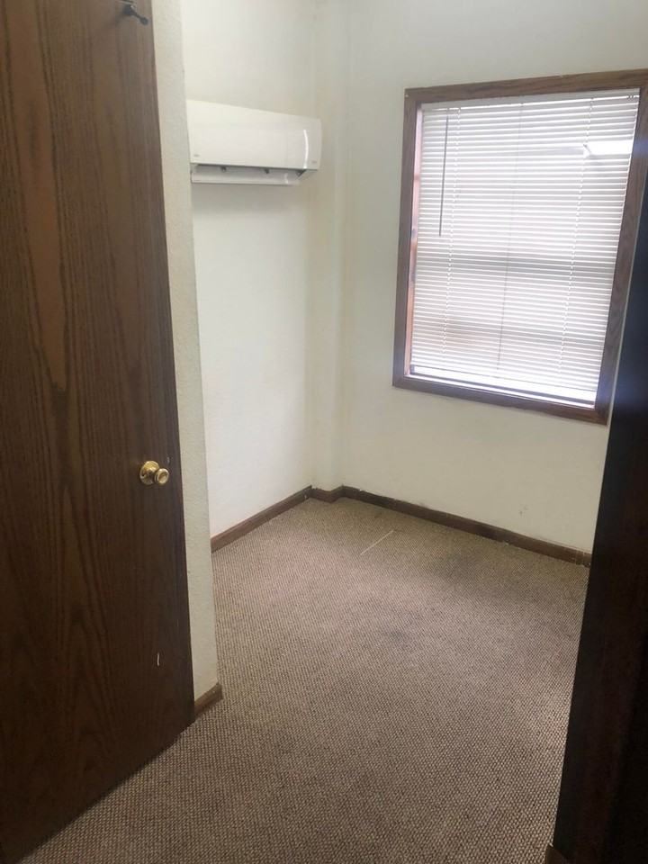 930 W 3rd St - Photo 7 of 9