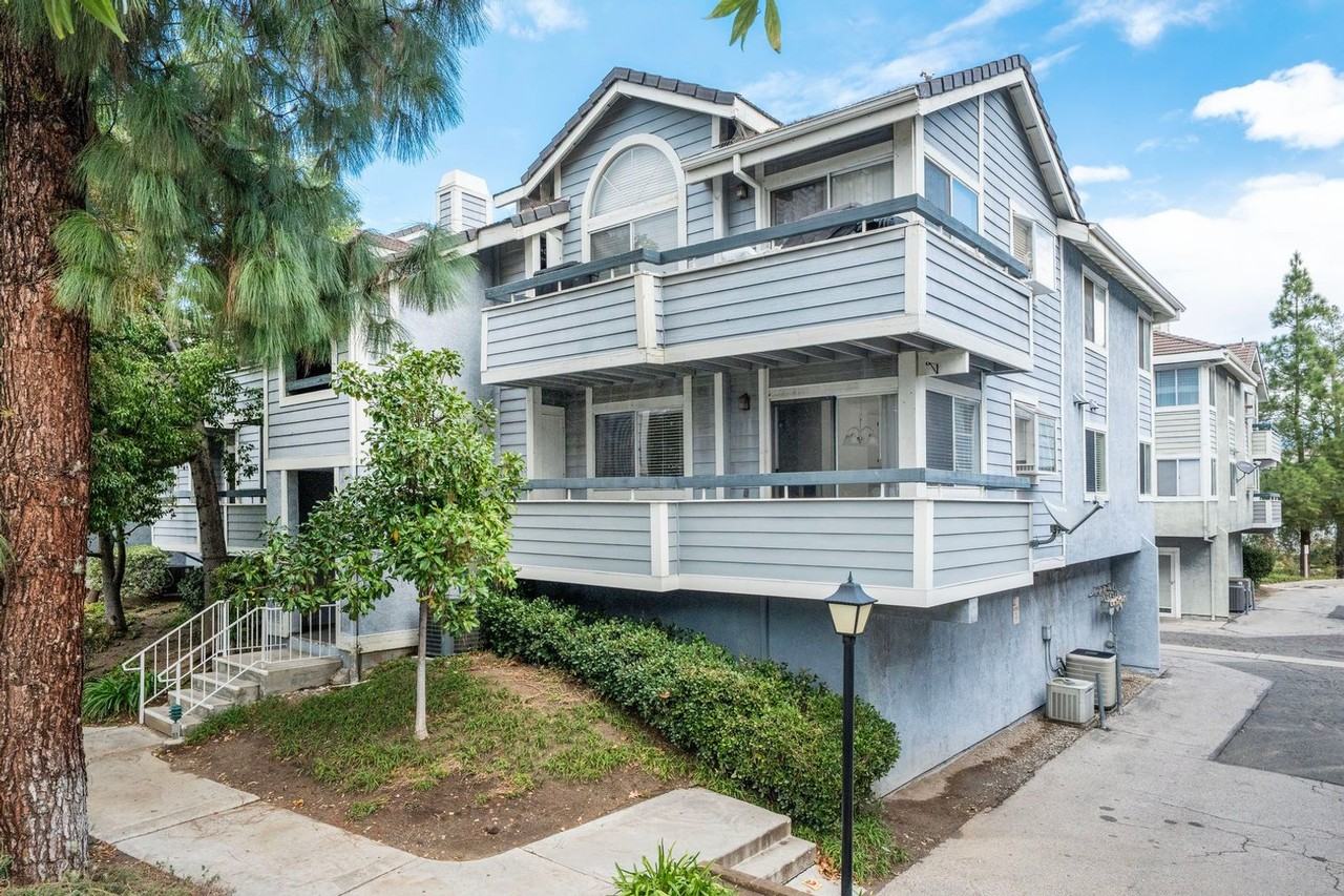 26914 Rainbow Glen Drive #215