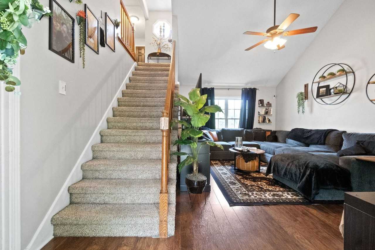 1487 Mckinley Ct - Photo 6 of 38