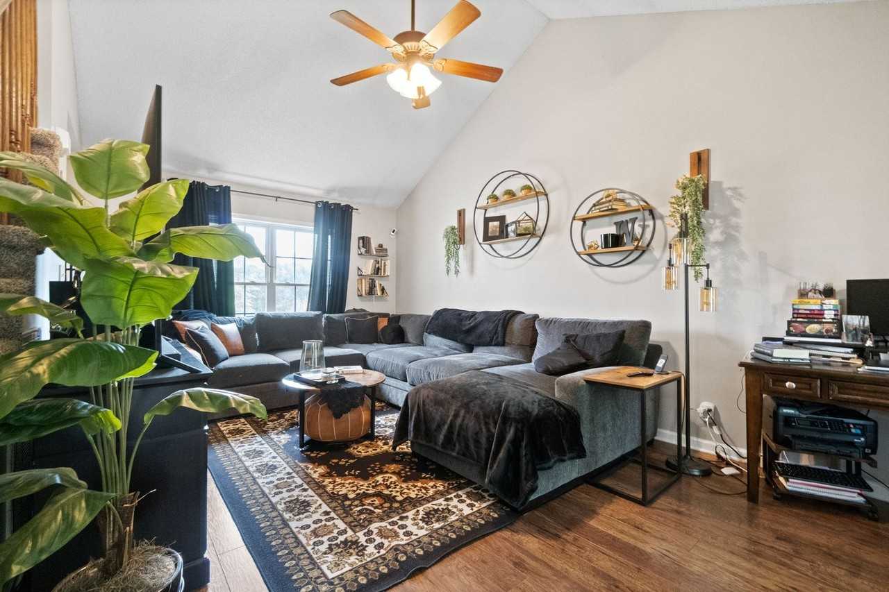 1487 Mckinley Ct - Photo 7 of 38