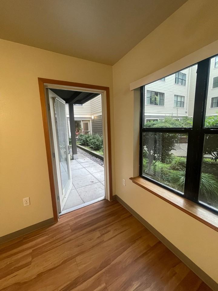 1040 NW 10th Ave - Photo 4 of 50