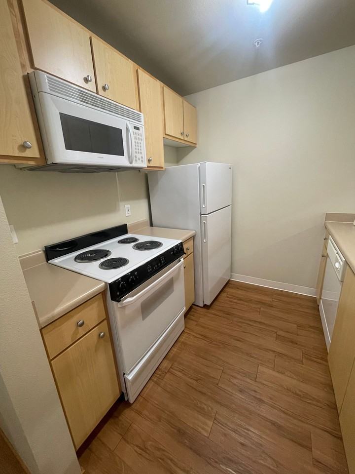 1040 NW 10th Ave - Photo 5 of 50