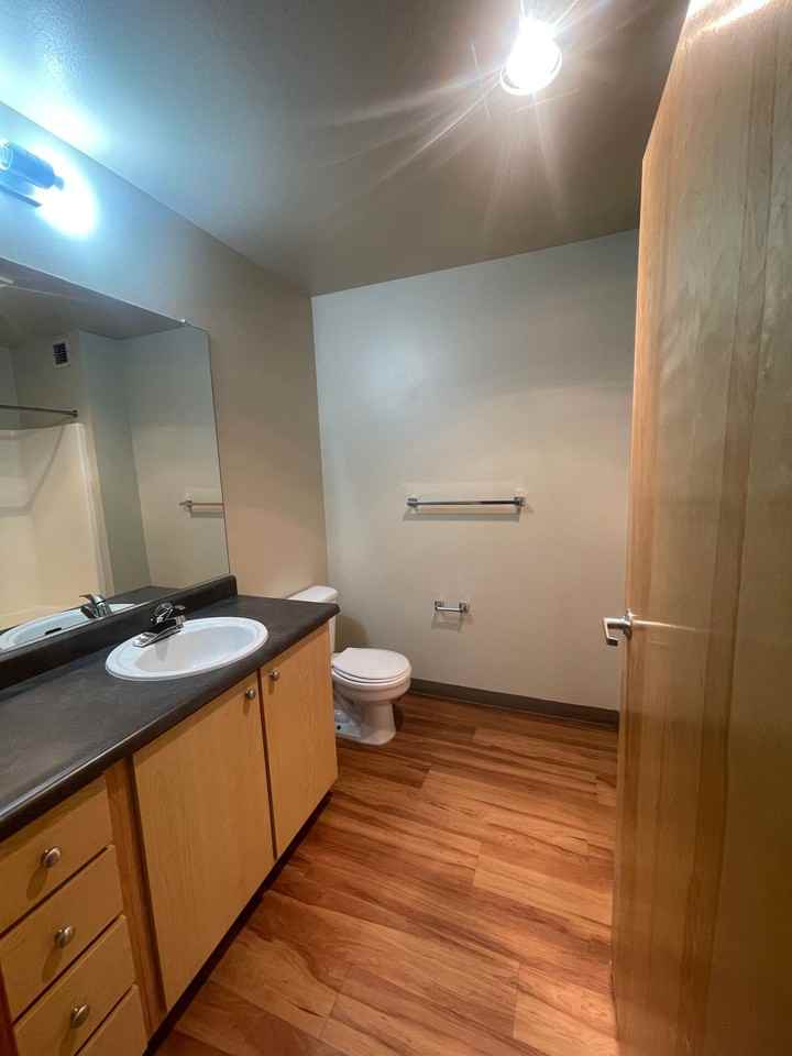 1040 NW 10th Ave - Photo 6 of 50