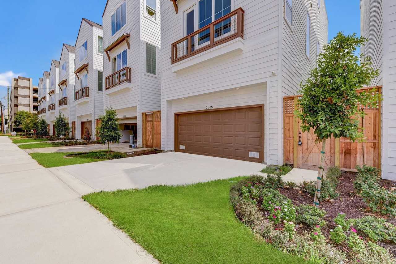 2516 Ohsfeldt St - Photo 2 of 27