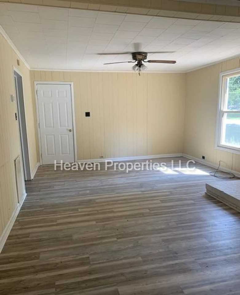 2740 S Ridge Ave - Photo 3 of 10