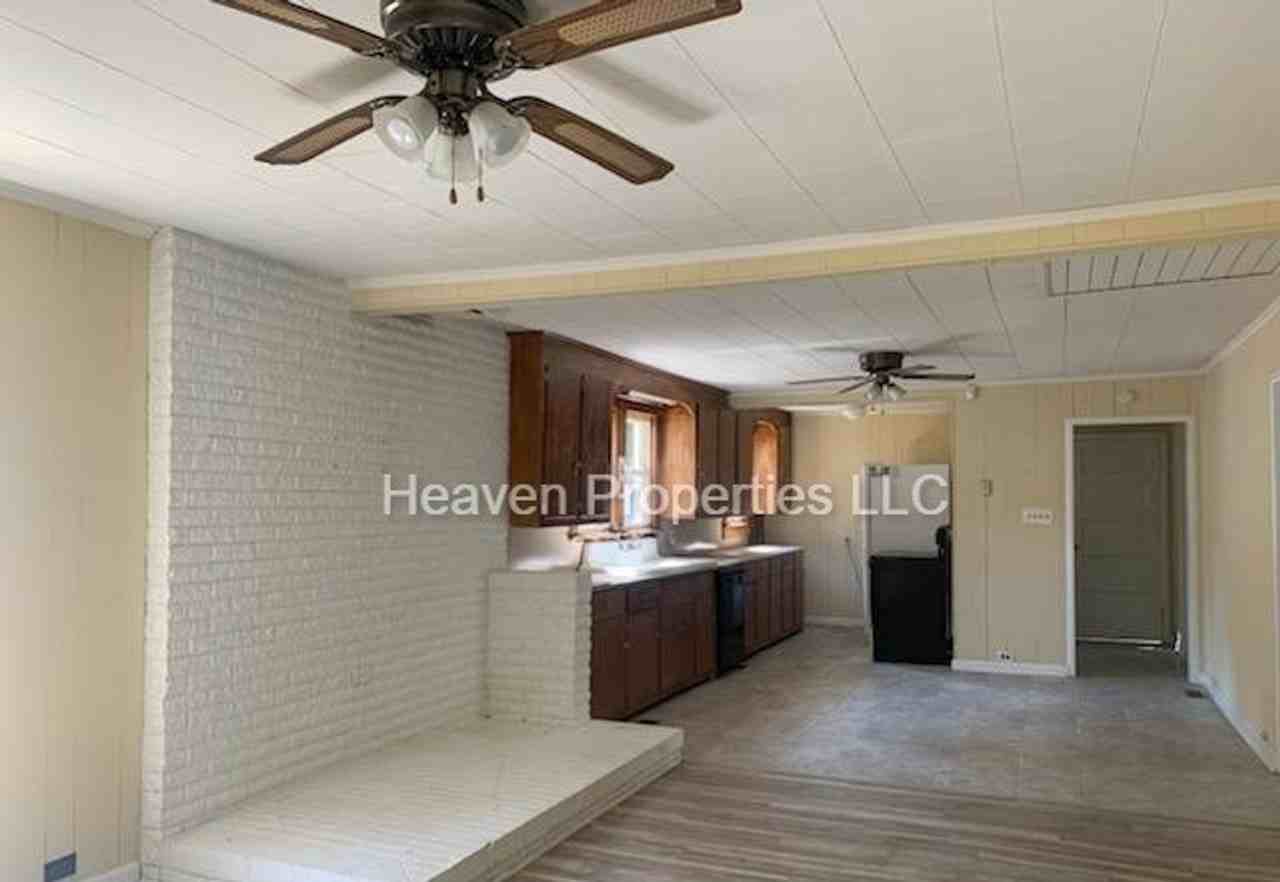 2740 S Ridge Ave - Photo 4 of 10