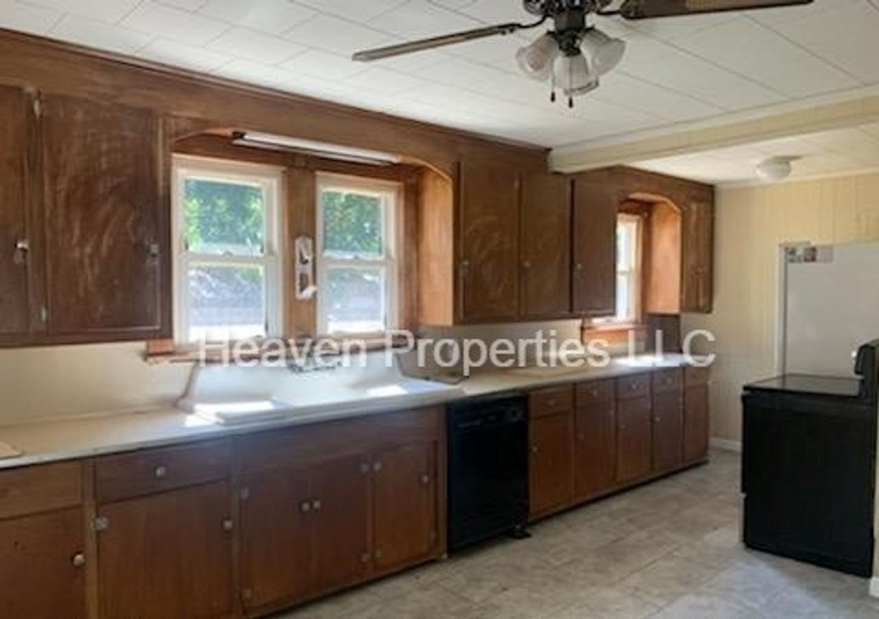 2740 S Ridge Ave - Photo 5 of 10