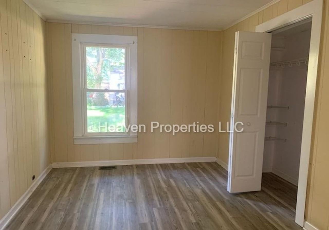 2740 S Ridge Ave - Photo 6 of 10