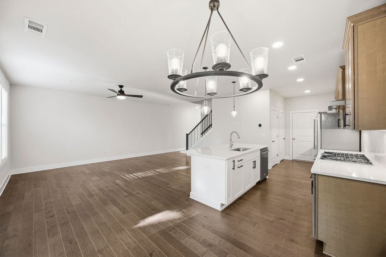 1244 Winterhaven Dr - Photo 2 of 31