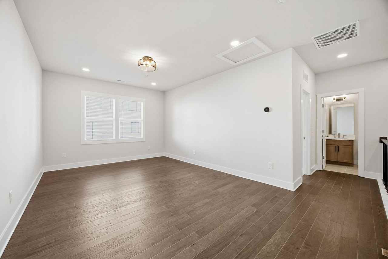 1244 Winterhaven Dr - Photo 3 of 31