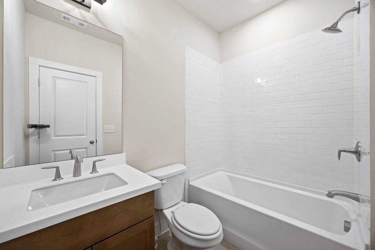 1244 Winterhaven Dr - Photo 4 of 31