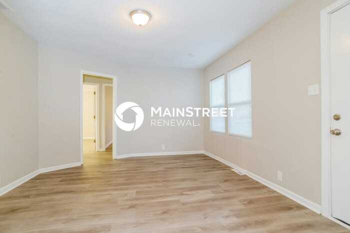 1004 S Brockway St - Photo 2 of 16