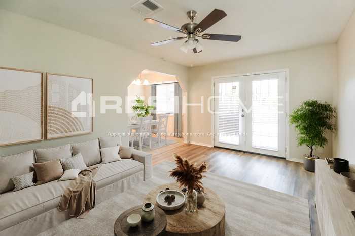 1701 Se 5th St - Photo 2 of 17