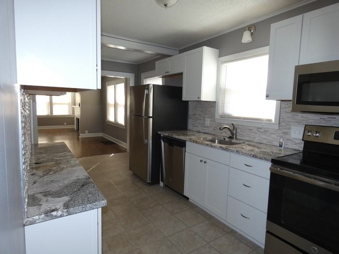 814 E 23rd Ave - Photo 6 of 12