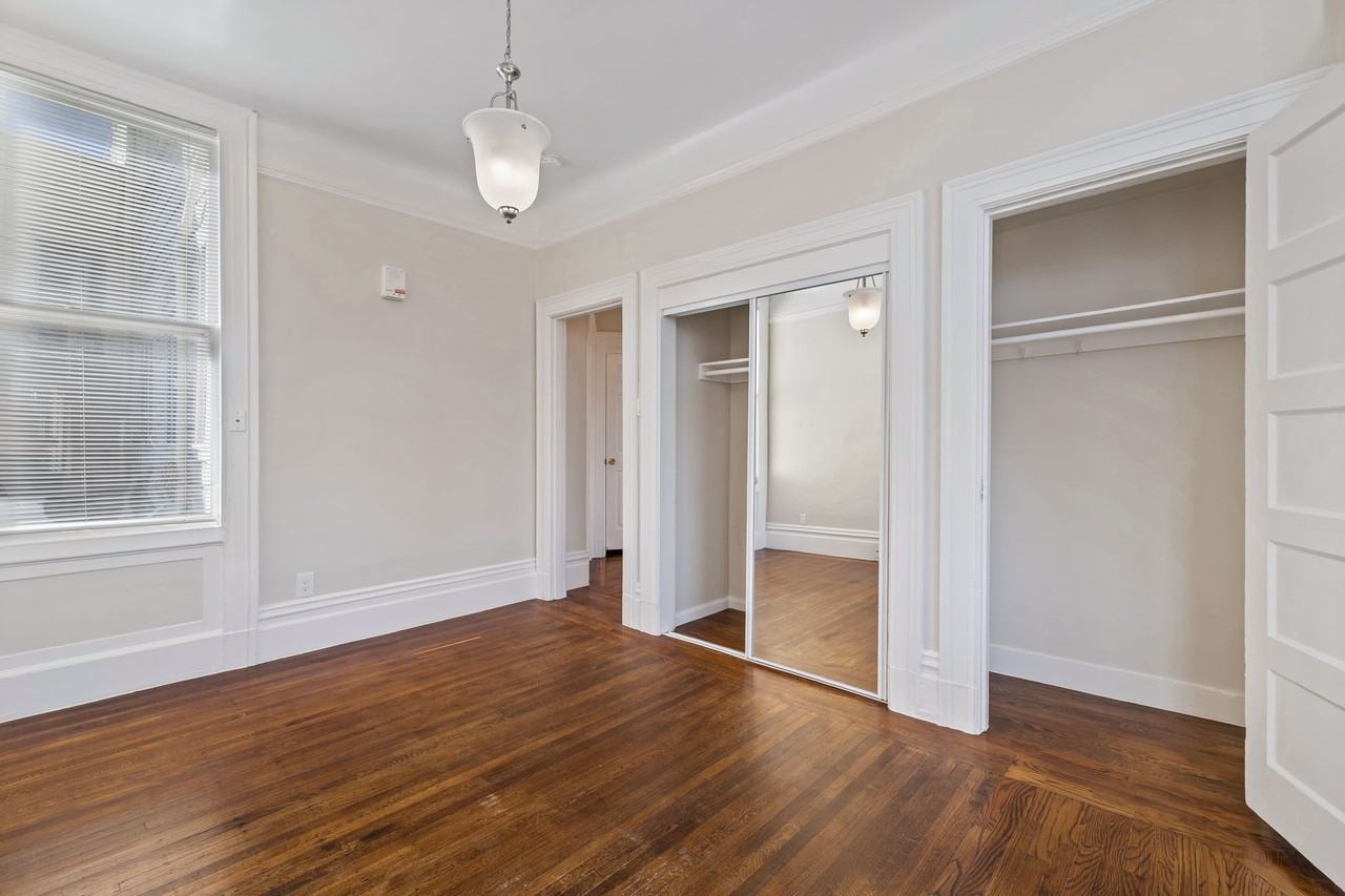 2619 Mission - Photo 2 of 18