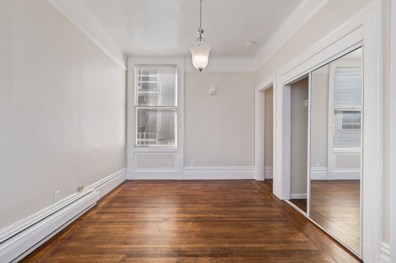 2619 Mission - Photo 3 of 18