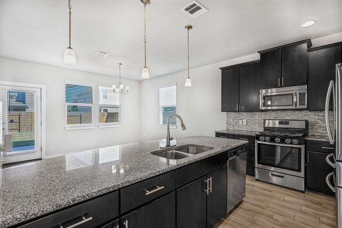 5001 Ingersoll Ln - Photo 3 of 16