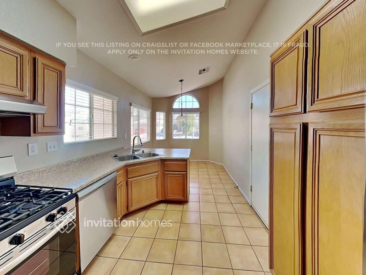 1174 Matthew Avenue - Photo 7 of 17