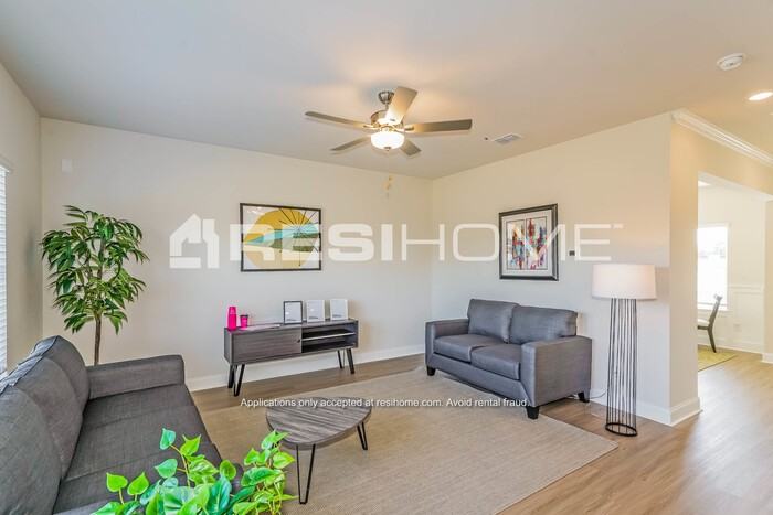 842 Keats Way - Photo 5 of 19