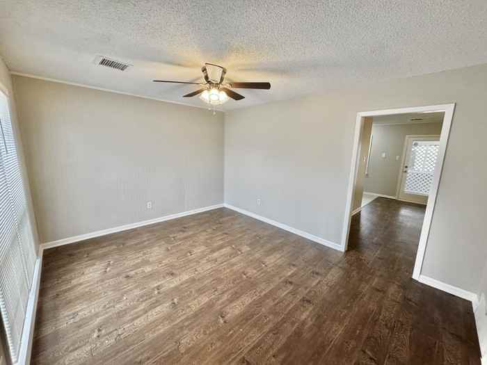 6368 Leamont Dr - Photo 4 of 25