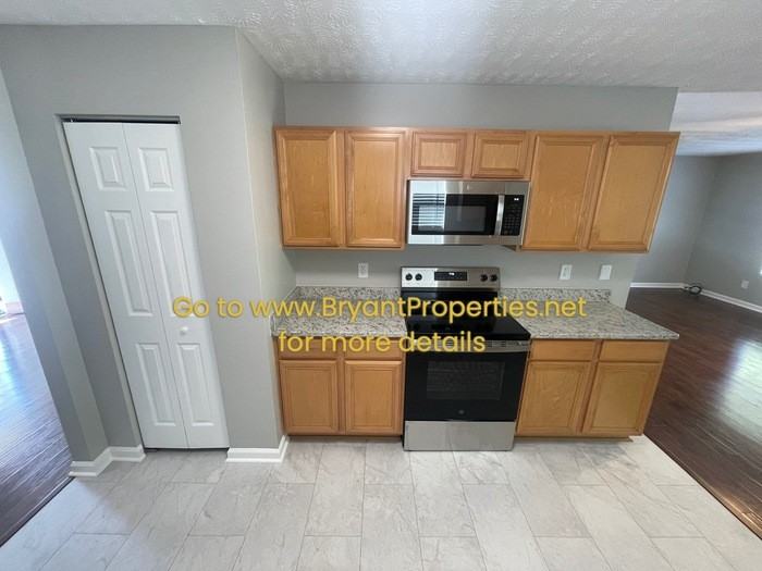 2872 Creekbend Drive - Photo 5 of 22