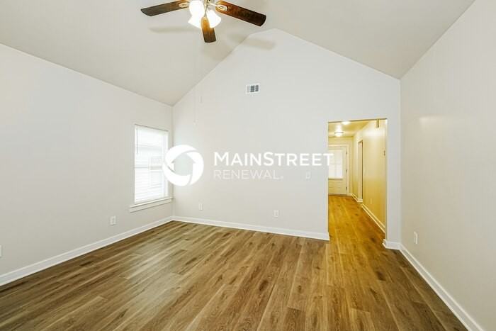 555 Kincaid Cove Ln - Photo 4 of 18