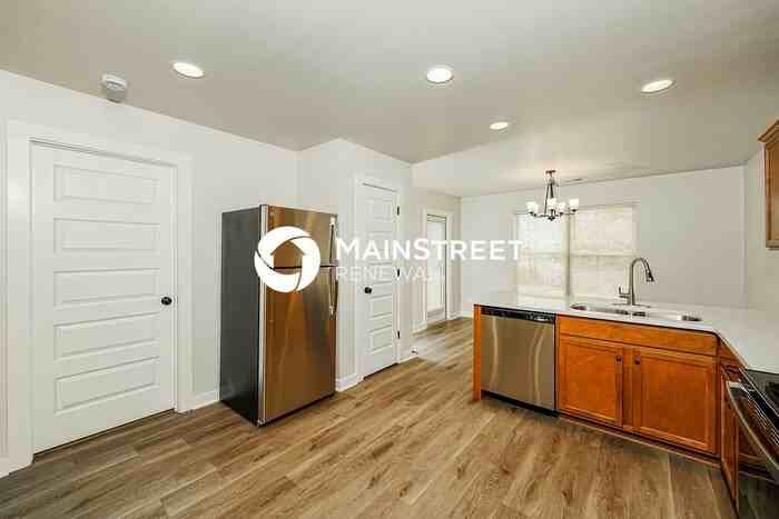 555 Kincaid Cove Ln - Photo 7 of 18