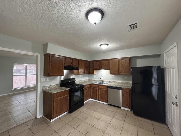 6220 Forestgate Rd - Photo 2 of 18