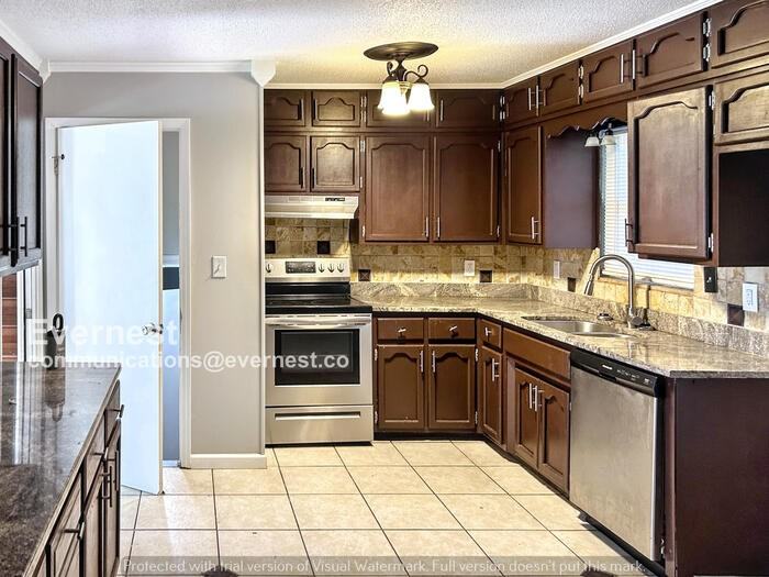 2902 Tall Tree Ln - Photo 4 of 18