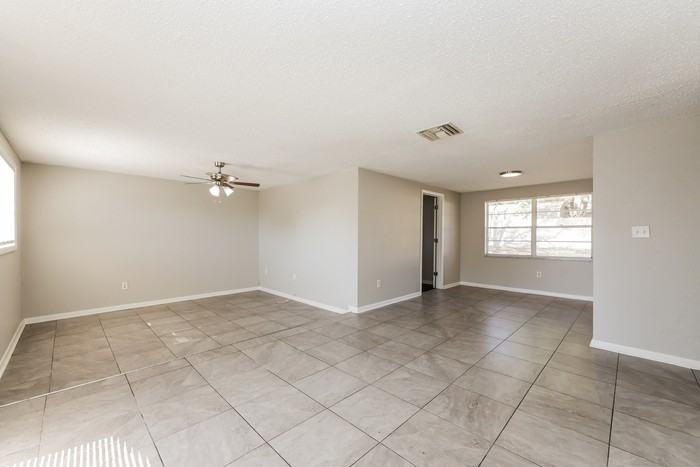 2844 Homewood St - Photo 4 of 12