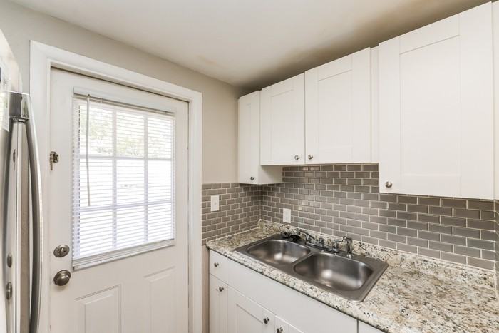 2844 Homewood St - Photo 6 of 12