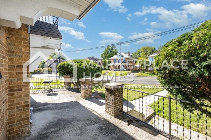 2716 N Main St #1 - Photo 3 of 18