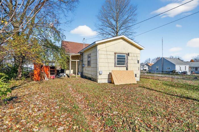 2405 West 10th Street - Photo 2 of 26