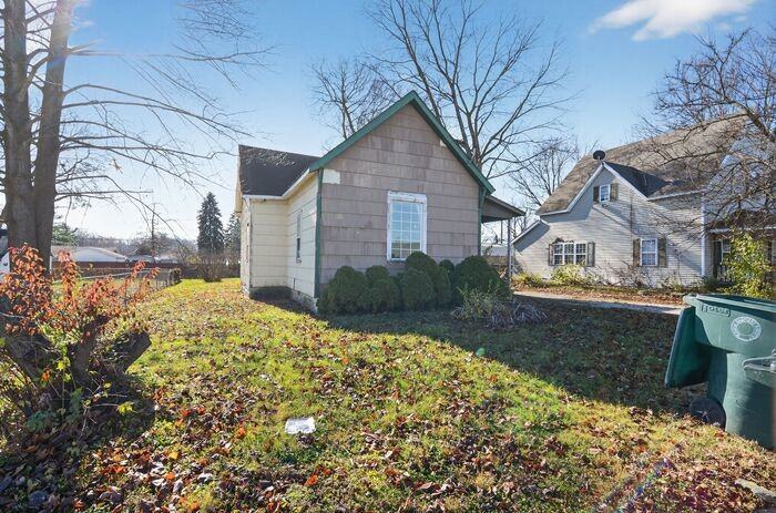 2405 West 10th Street - Photo 3 of 26