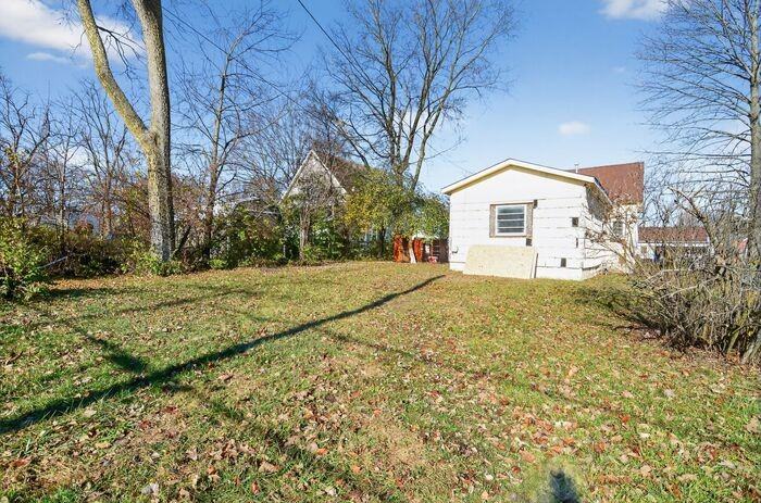 2405 West 10th Street - Photo 4 of 26