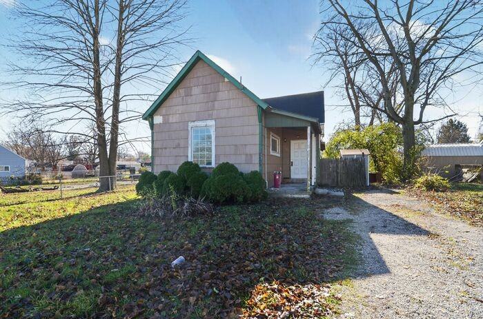 2405 West 10th Street - Photo 5 of 26