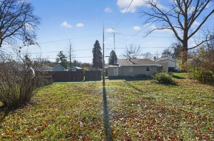 2405 West 10th Street - Photo 6 of 26