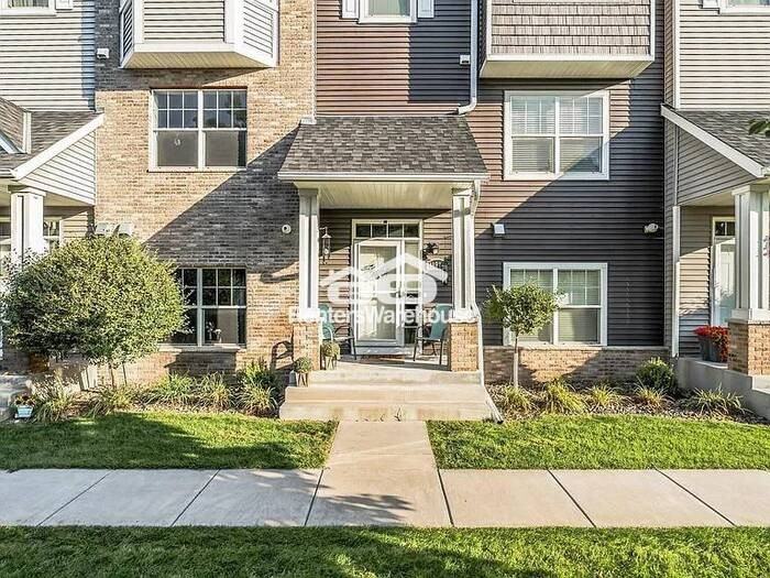 11914 Emery Village Drive North - Photo 5 of 29