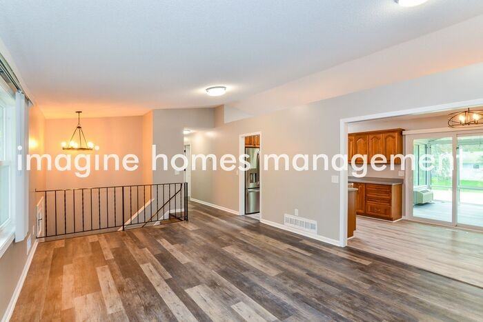 10902 Oak Knoll Terrace South - Photo 3 of 15