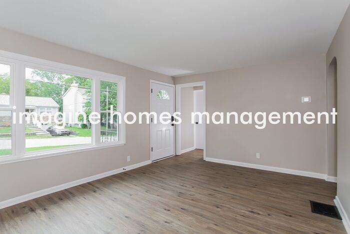 4511 Leslie Ave - Photo 5 of 15