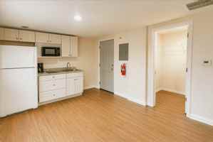 featured image of 422 N Hamilton St #3