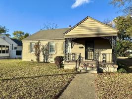 featured image of 3880 Spottswood Avenue