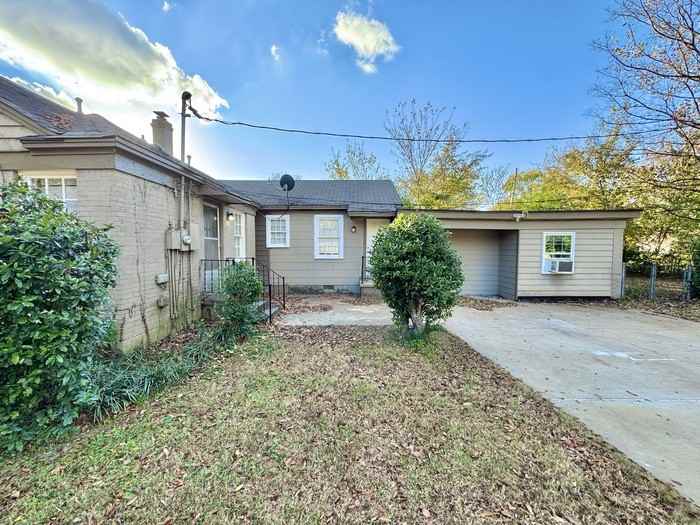 3880 Spottswood Ave - Photo 3 of 29