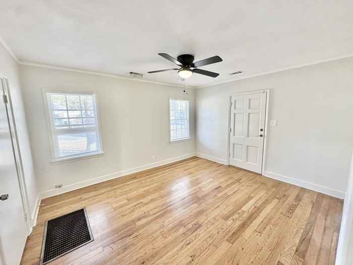 3880 Spottswood Ave - Photo 4 of 29