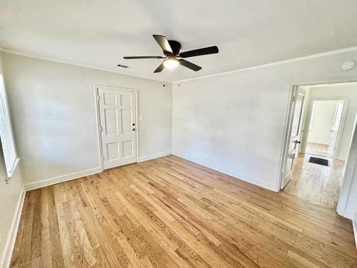 3880 Spottswood Ave - Photo 5 of 29