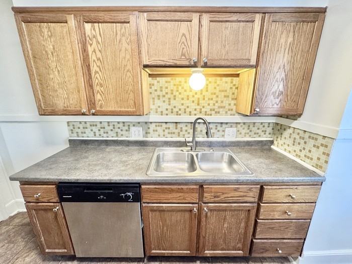 3880 Spottswood Ave - Photo 7 of 29