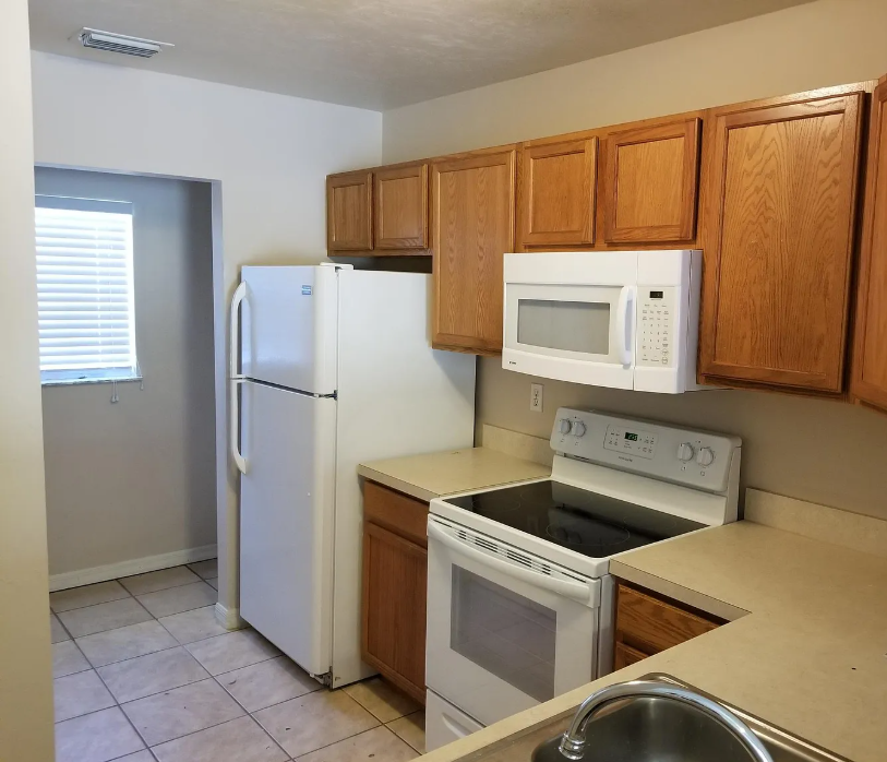 Sw 79th Ct #3015 - Photo 2 of 5