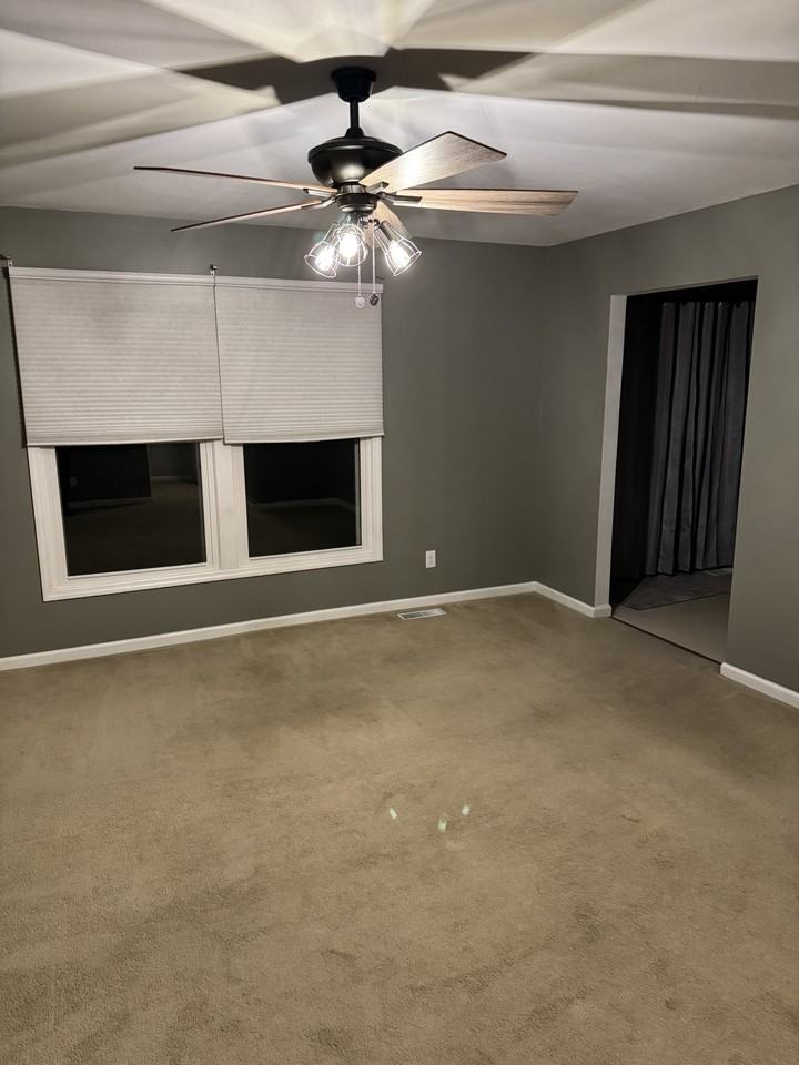 15 S Yorktown Rd - Photo 3 of 13
