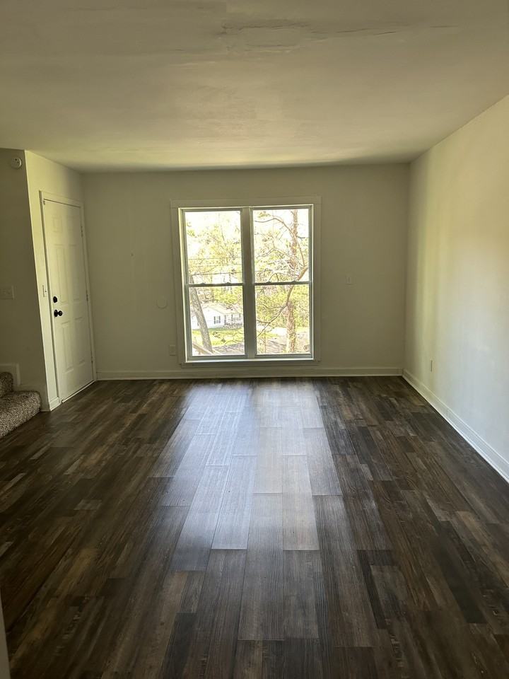 709 Summit Ave #B - Photo 6 of 12