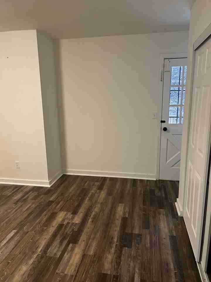 709 Summit Ave #B - Photo 7 of 12